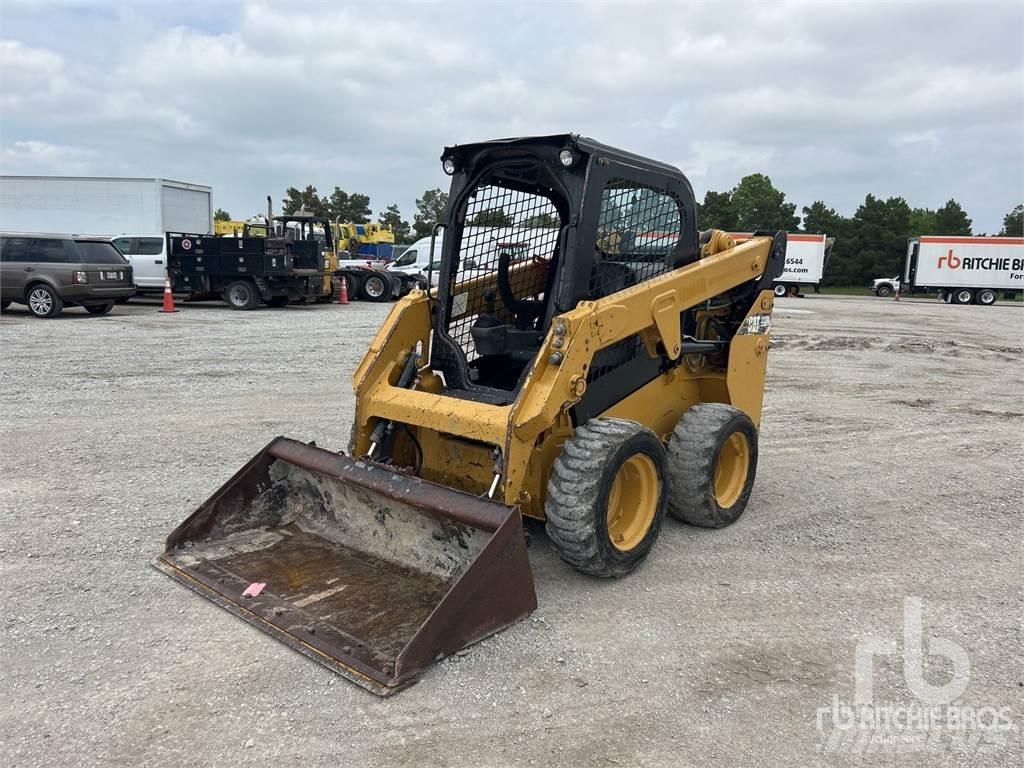 CAT 232D 滑移装载机