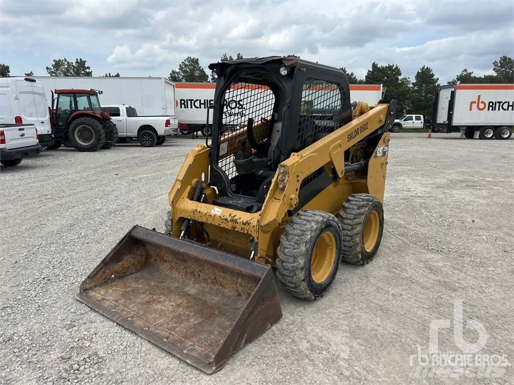 CAT 232D 滑移装载机