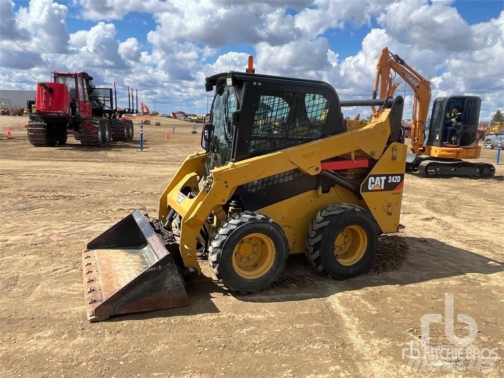CAT 242D 滑移装载机