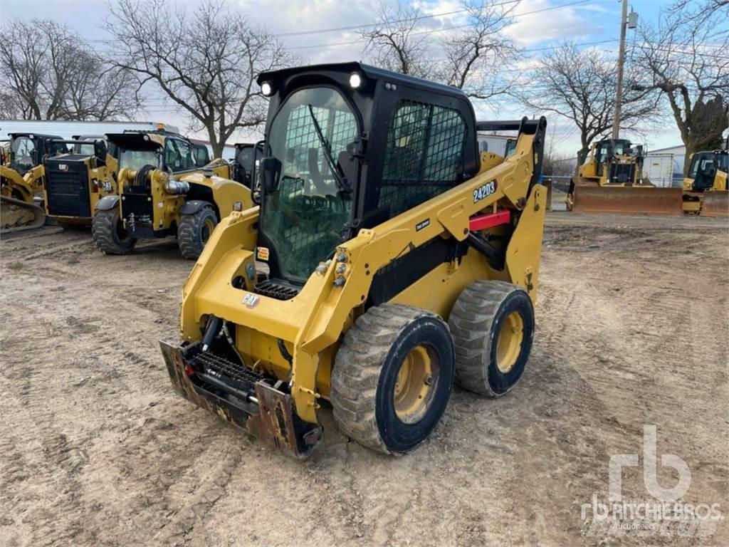 CAT 242D3 滑移装载机