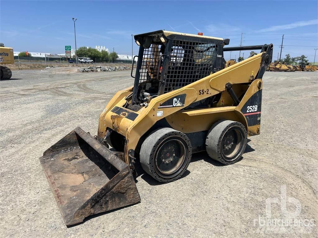 CAT 252B 滑移装载机