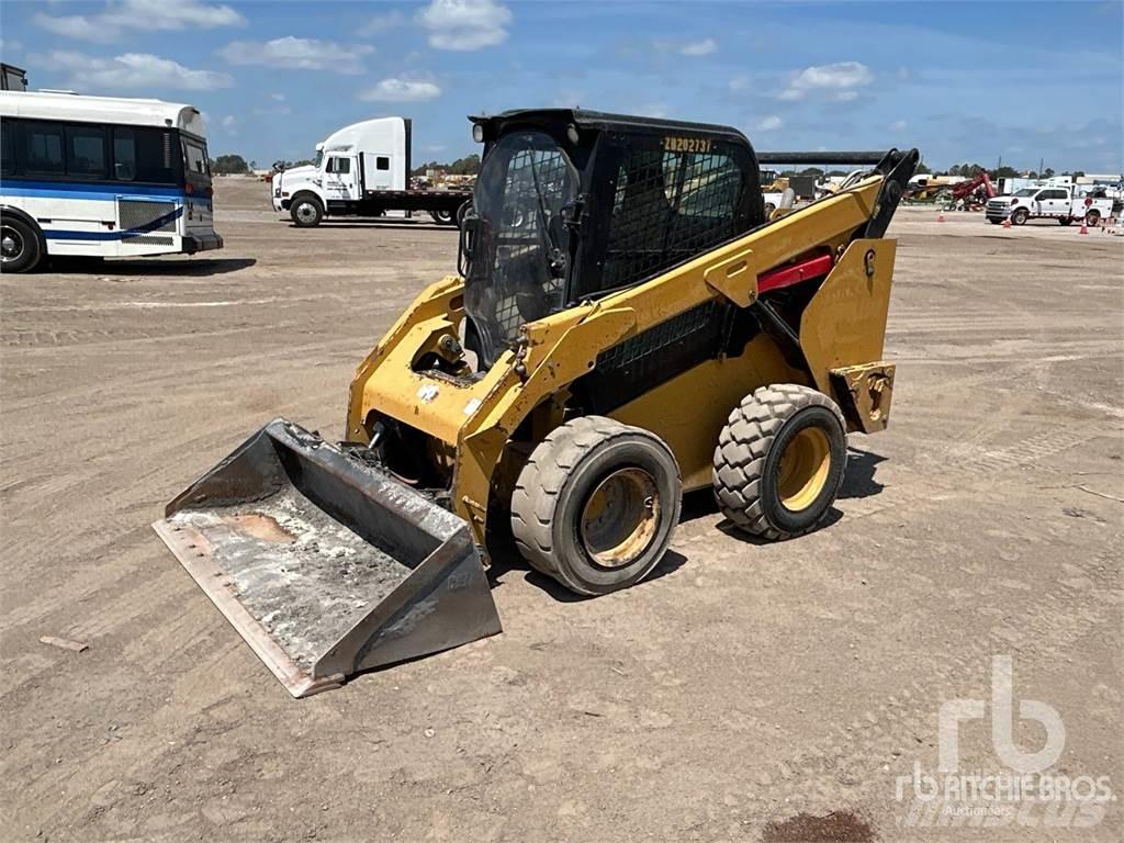 CAT 262D3 滑移装载机