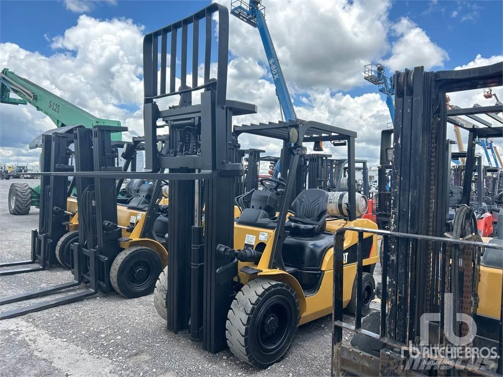 CAT 2P7000 柴油叉车