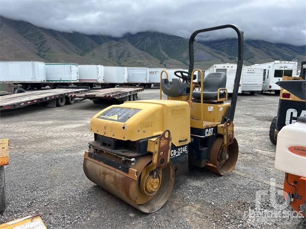 CAT CB-224E 双轮压路机