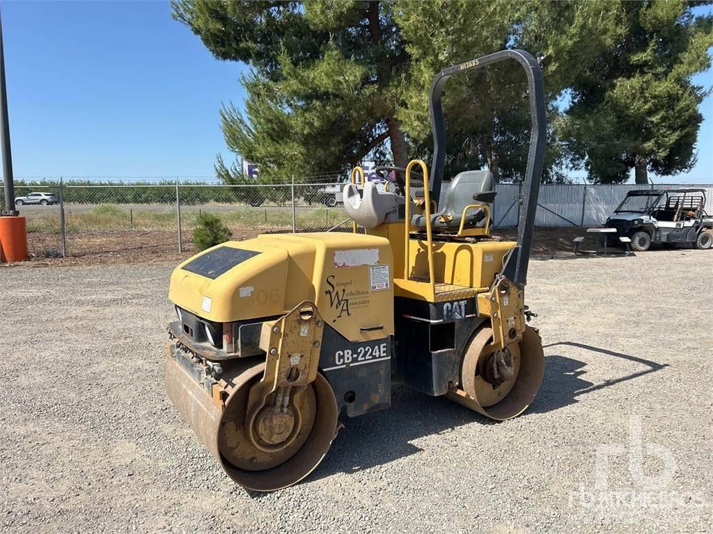 CAT CB224E 双轮压路机