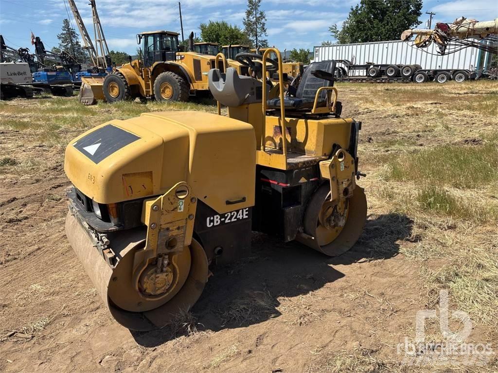 CAT CB224E 双轮压路机