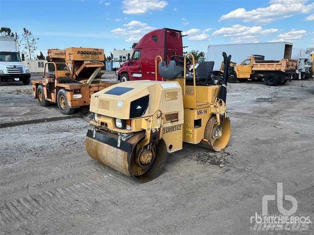 CAT CB24 双轮压路机