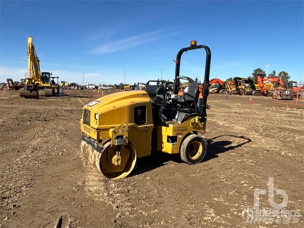 CAT CC24B 双轮压路机