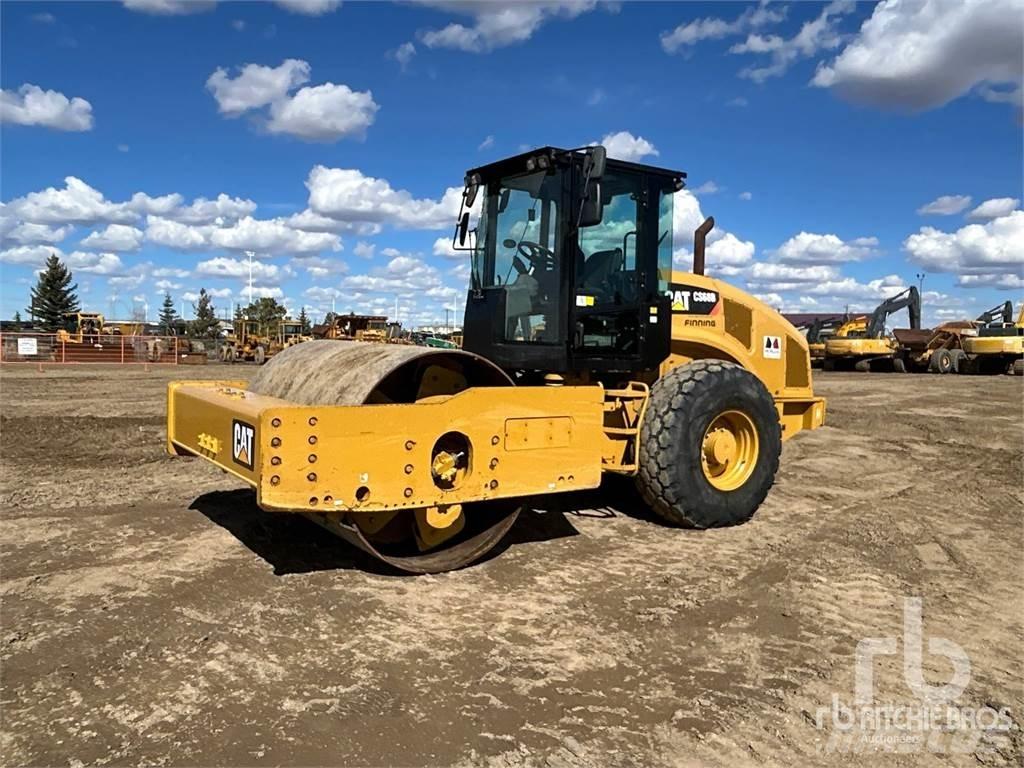 CAT CS68B 土壤压实机