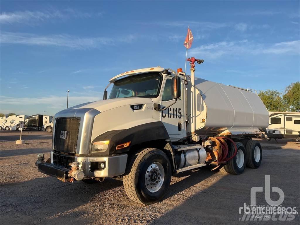 CAT CT660S 水罐车