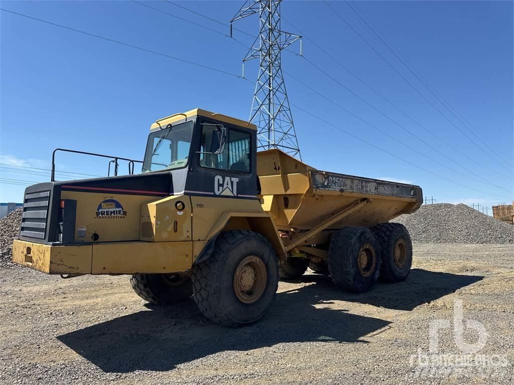 CAT D250E 铰接式自卸车