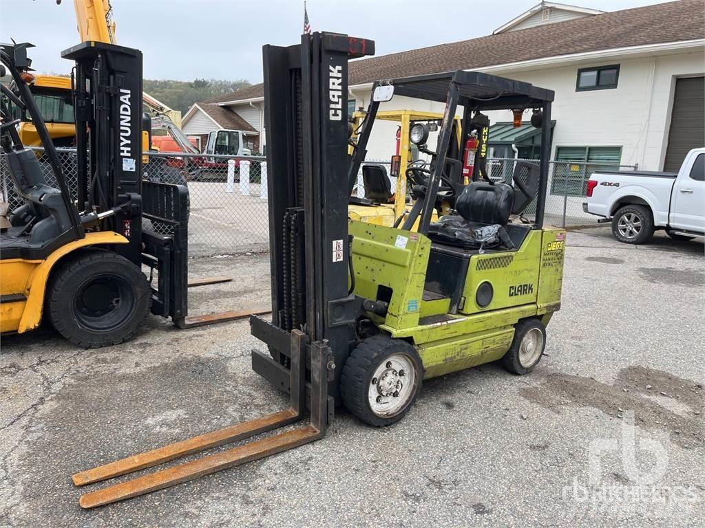 Clark GCX30E 柴油叉车