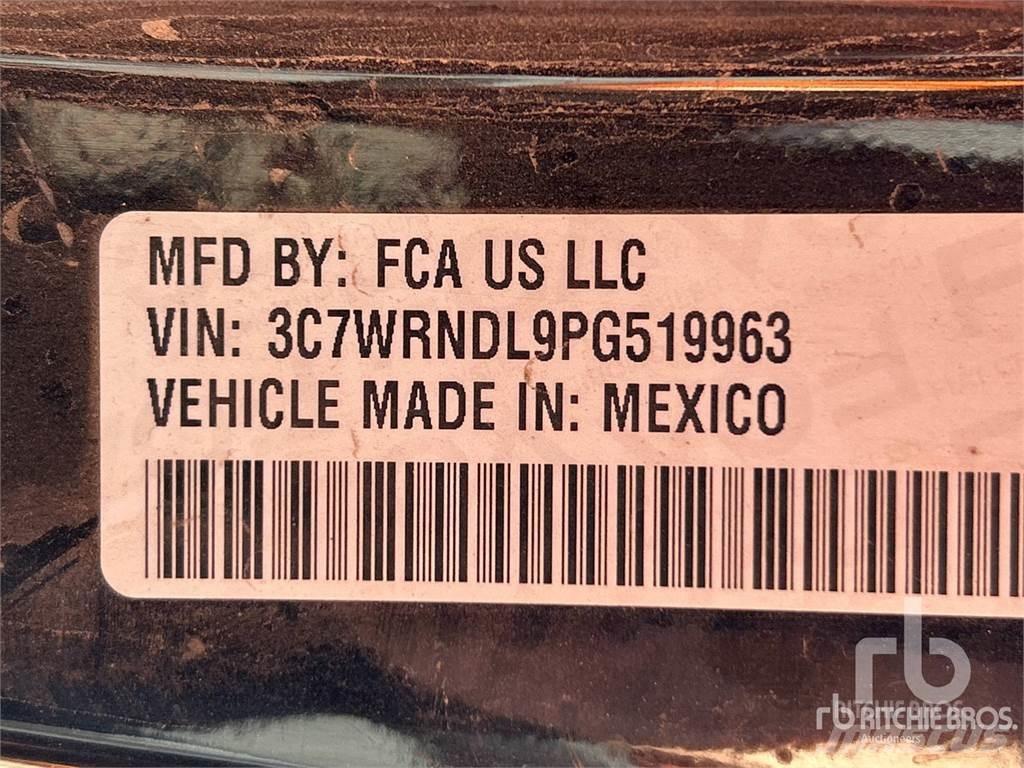 Dodge RAM 5500 平板车