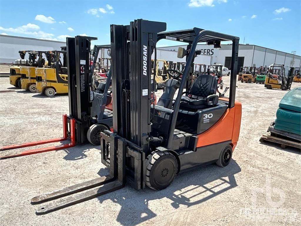 Doosan GC30E-5 柴油叉车