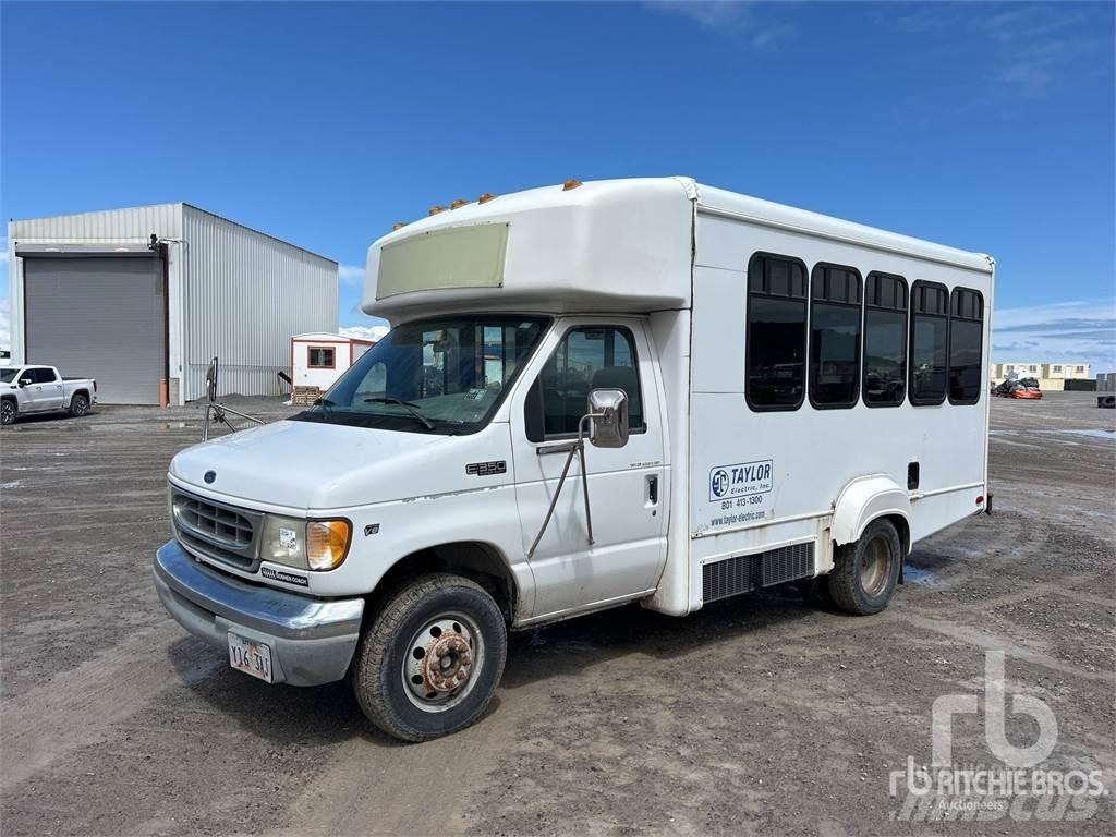 Ford E-350 大型面包车