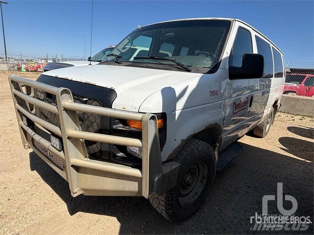 Ford E-350 大型面包车