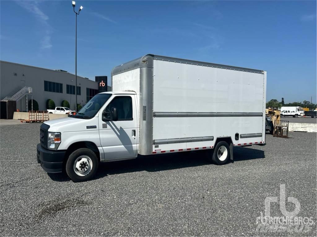 Ford E-350 大型面包车