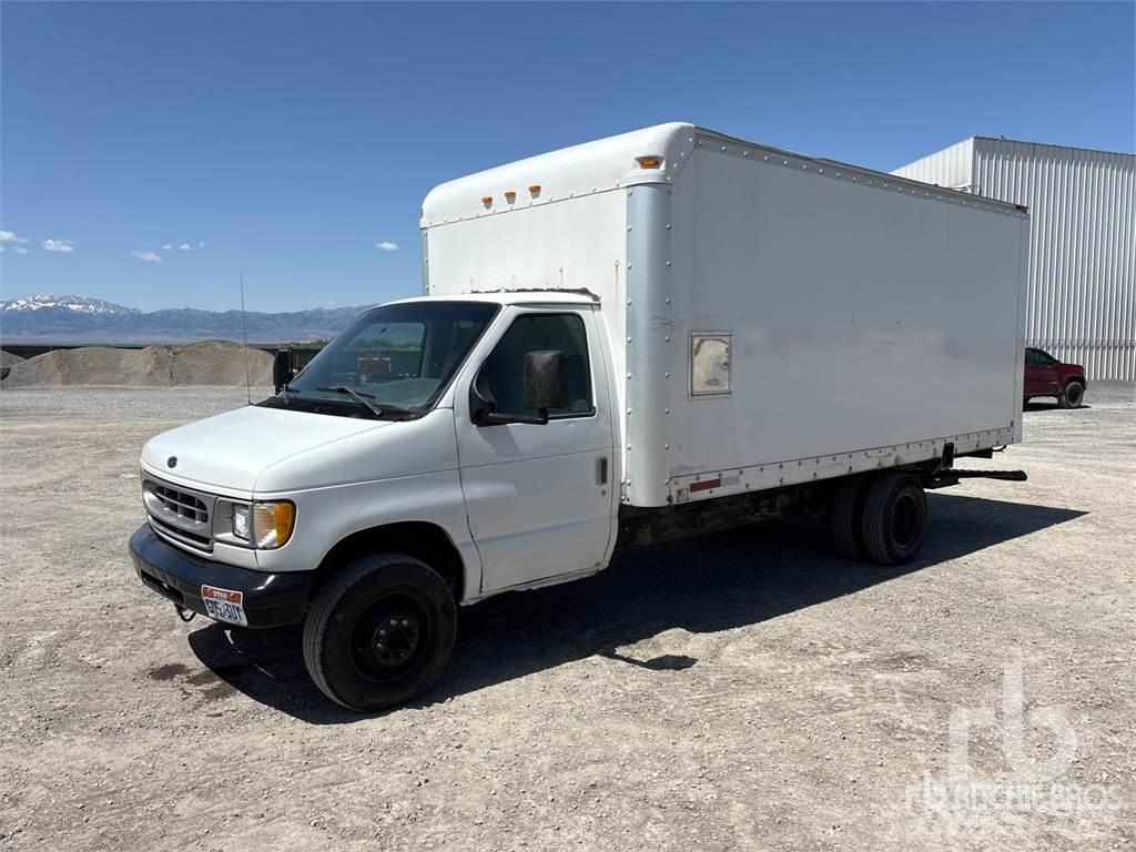 Ford E-350 大型面包车