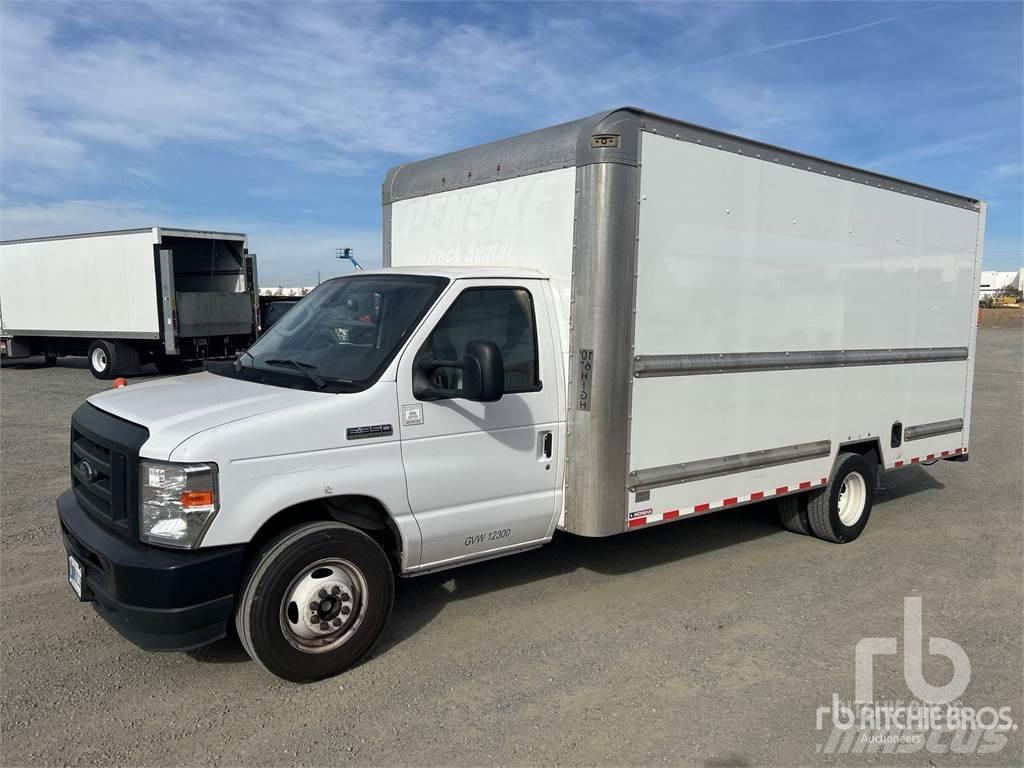 Ford E-350 大型面包车