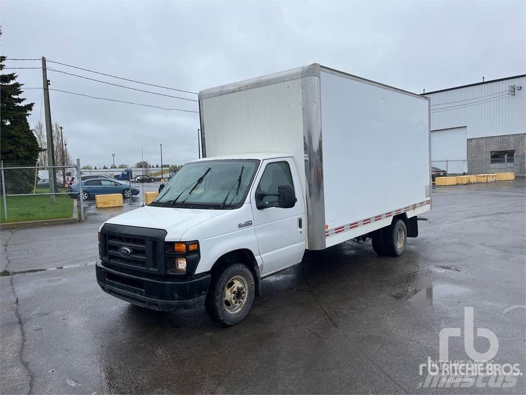 Ford E-450 大型面包车