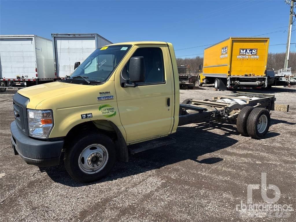 Ford E-450 平板车