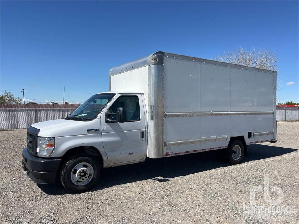 Ford E350 大型面包车