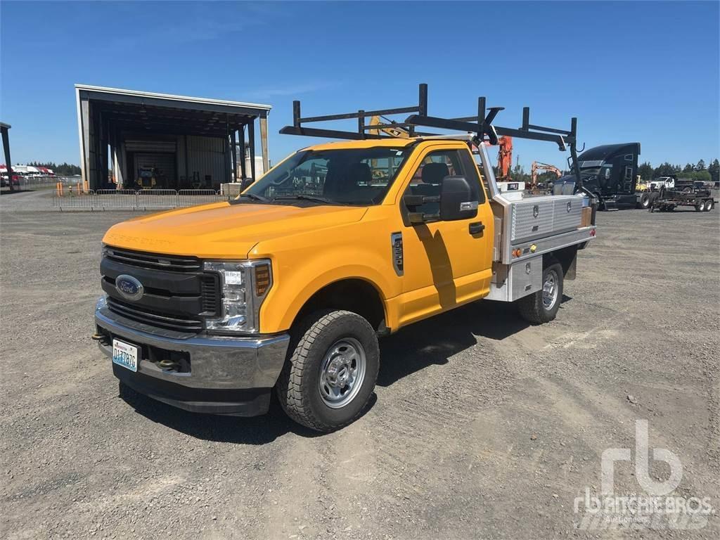 Ford F-250 平板栏板货车