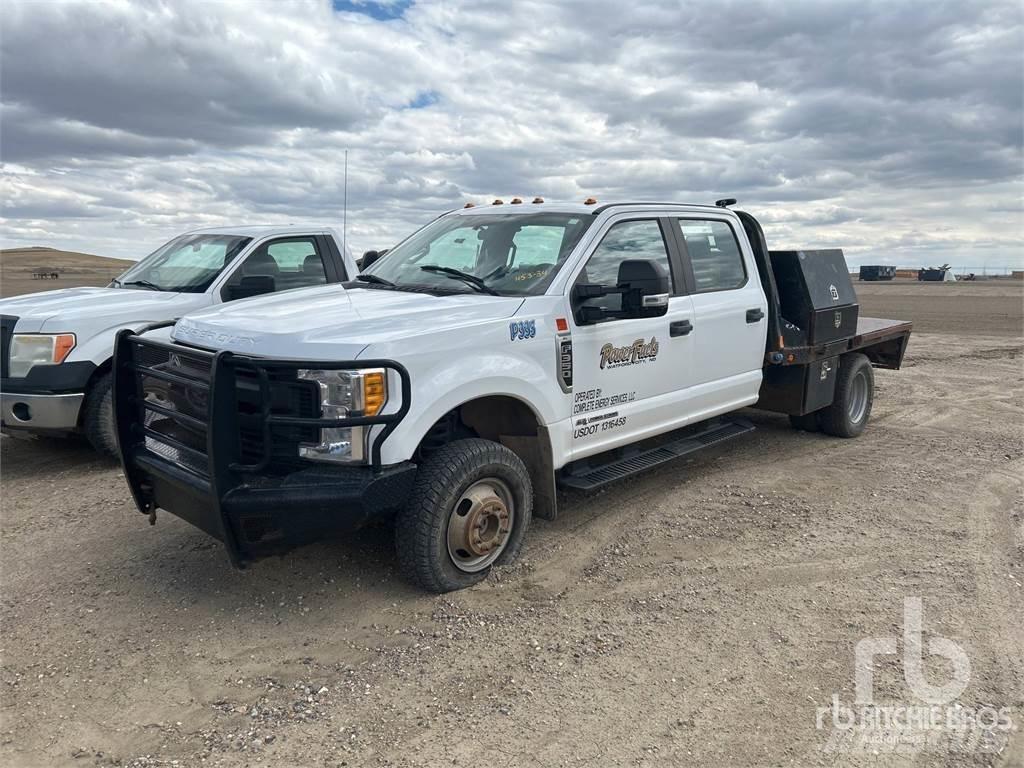 Ford F-350 平板栏板货车