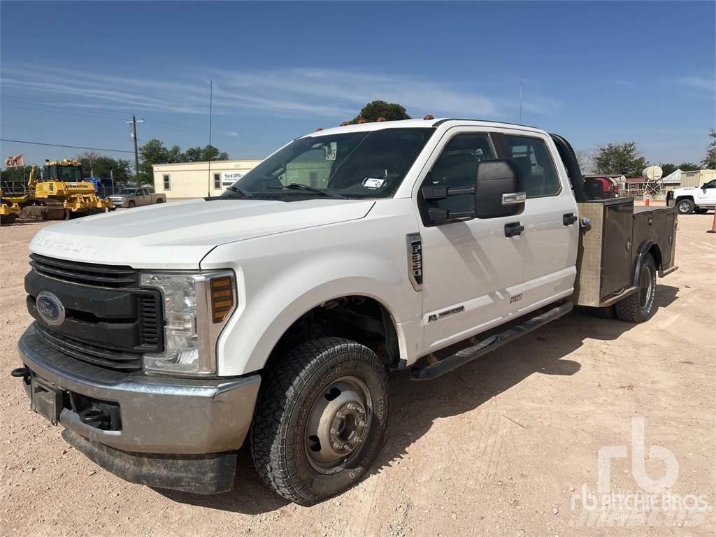 Ford F-350 平板栏板货车