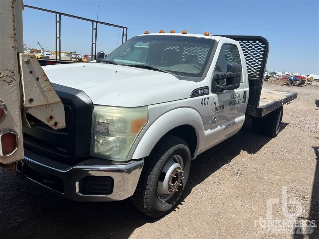 Ford F-350 平板栏板货车