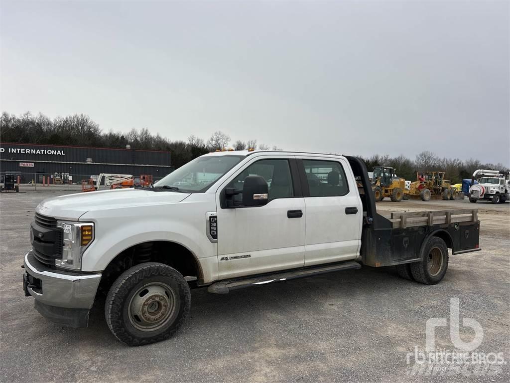 Ford F-350 平板栏板货车