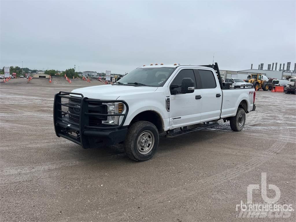 Ford F-350 皮卡车