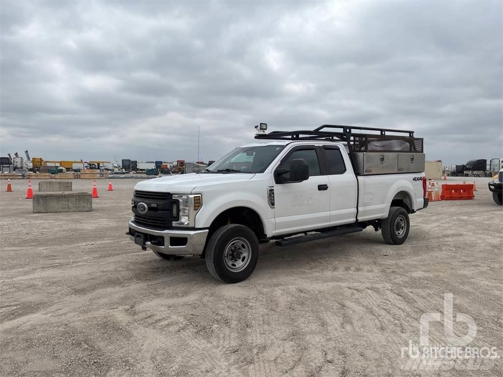 Ford F-350 皮卡车