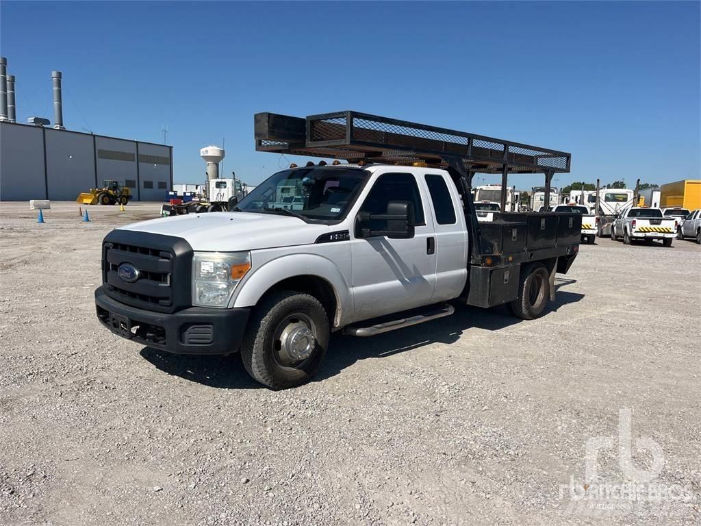 Ford F-350 平板栏板货车