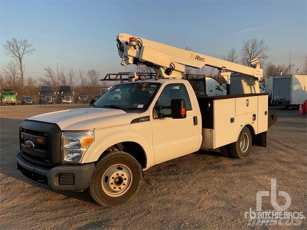 Ford F-350 拖拉移动式高空作业平台