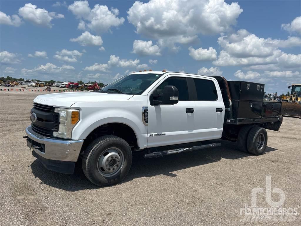 Ford F-350 平板栏板货车