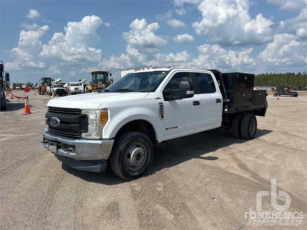 Ford F-350 平板栏板货车