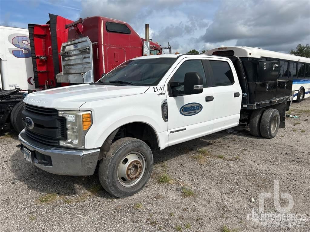 Ford F-350 平板栏板货车