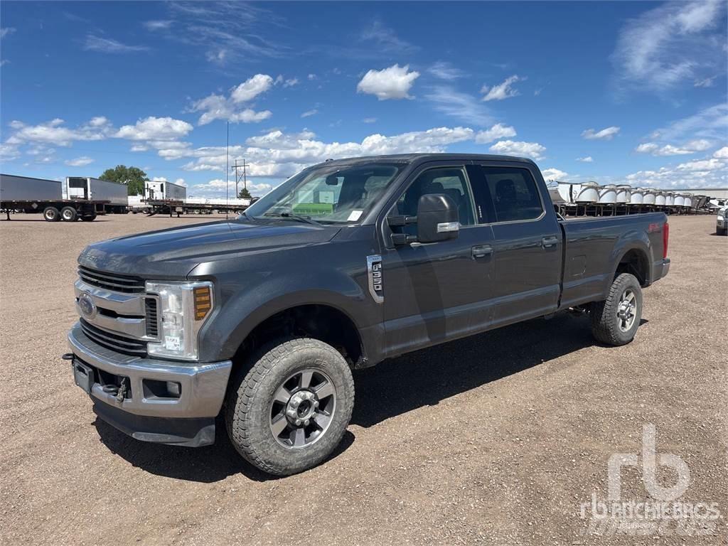 Ford F-350 皮卡车