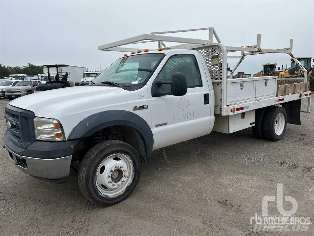 Ford F-450 平板栏板货车