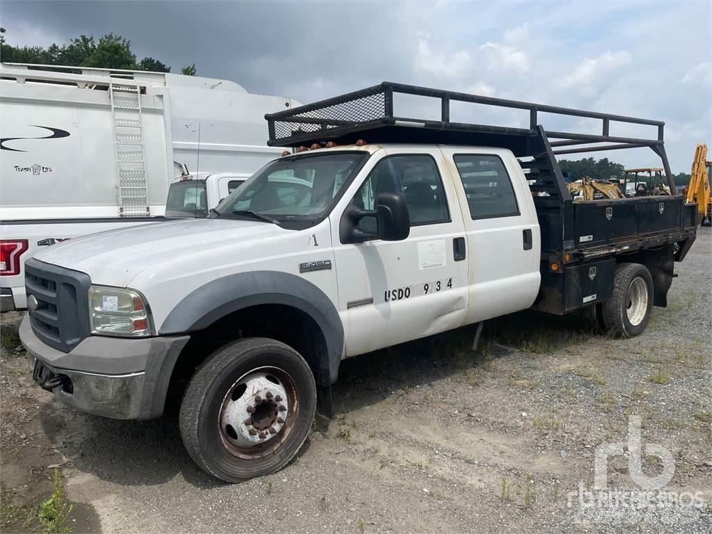 Ford F-450 平板栏板货车