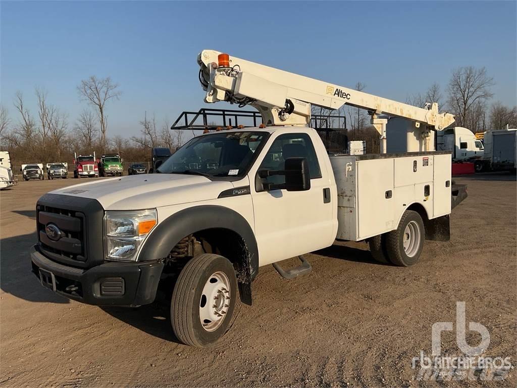 Ford F-450 拖拉移动式高空作业平台