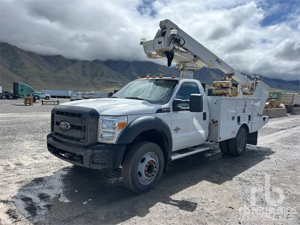 Ford F-450 拖拉移动式高空作业平台