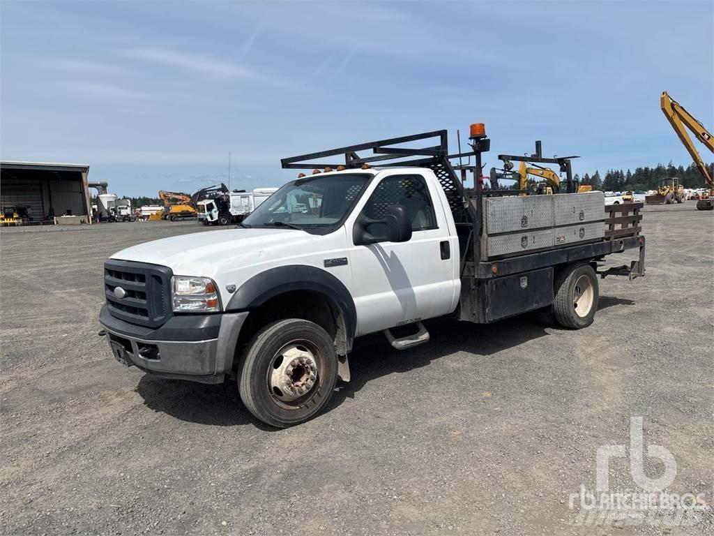 Ford F-450 平板栏板货车