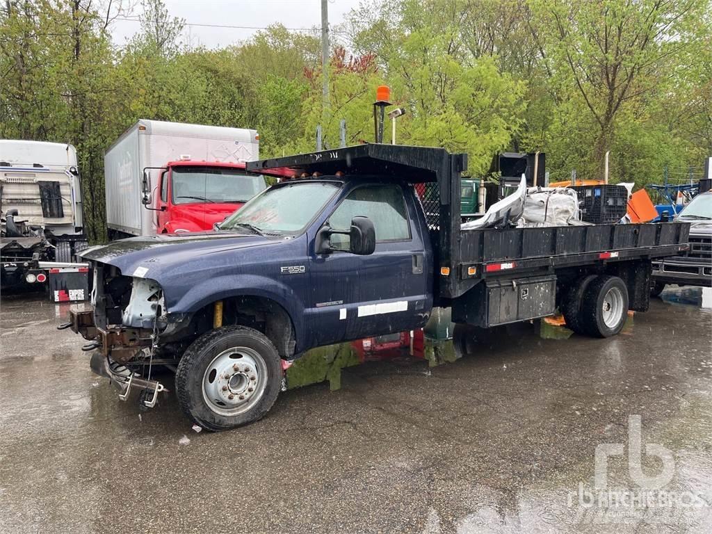 Ford F-550 平板栏板货车
