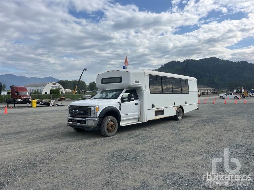 Ford F-550 公路客运汽车