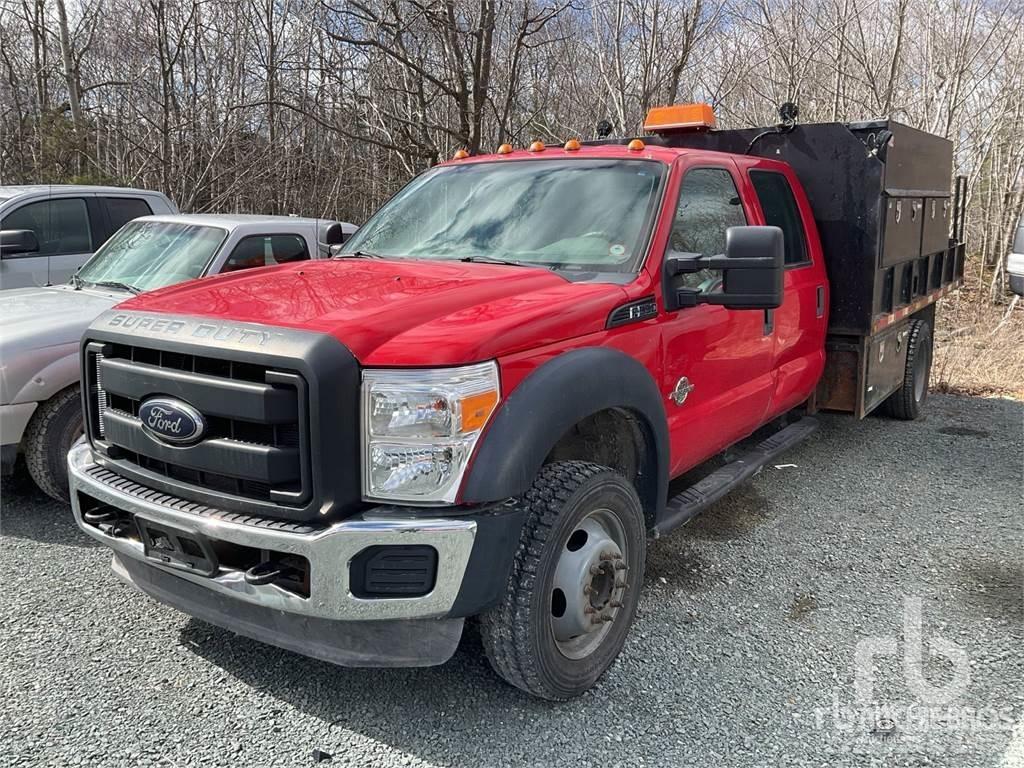 Ford F-550 平板栏板货车