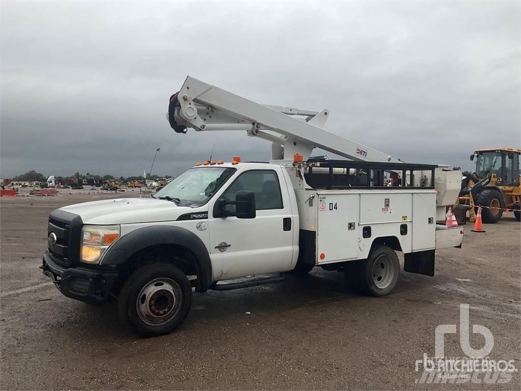 Ford F-550 拖拉移动式高空作业平台