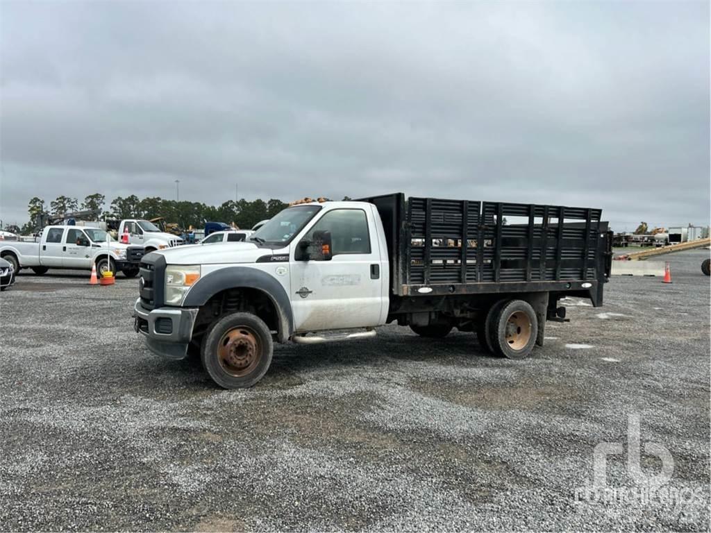 Ford F-550 平板栏板货车