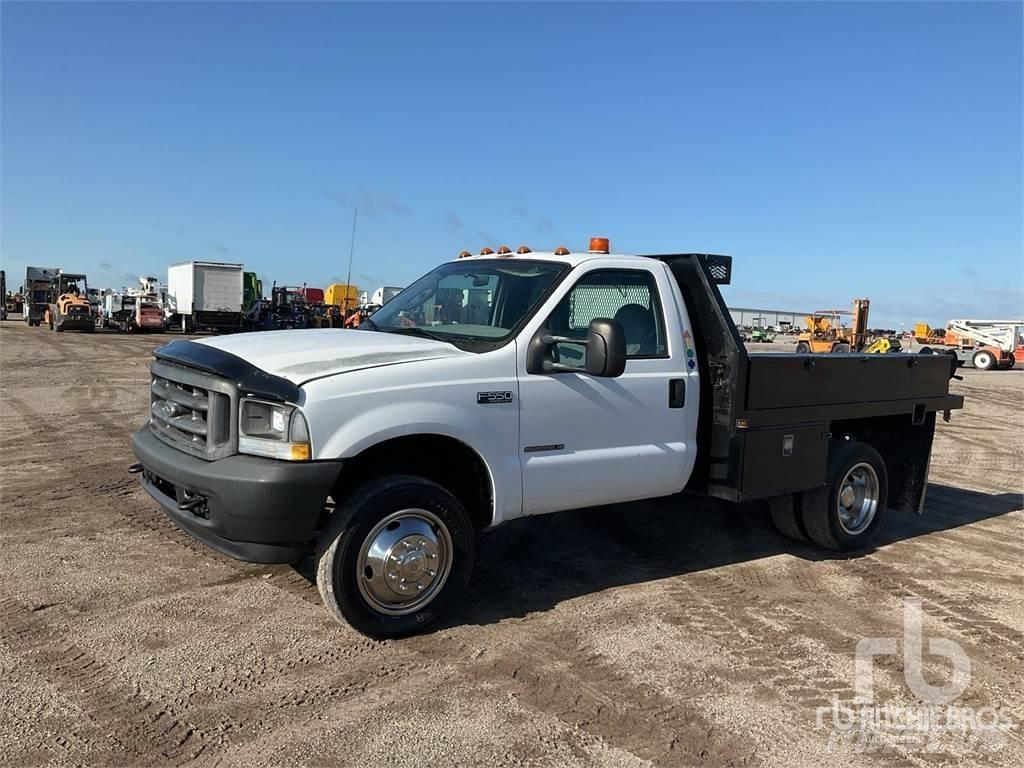 Ford F-550 平板栏板货车